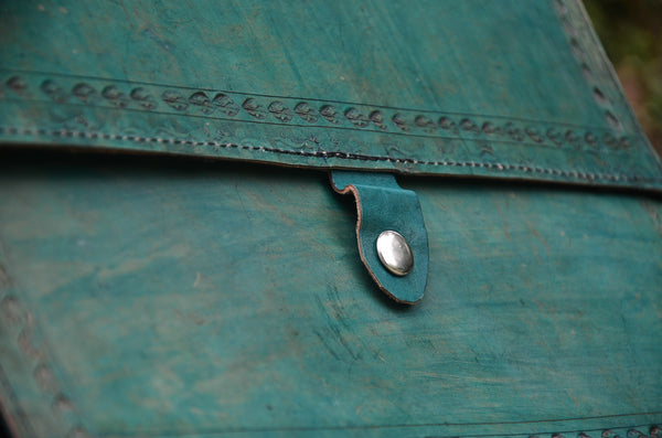 Green Leather Journal Cover, Hand stitched & Hole Punch Folder Cover, Vintage Style，   織途  ， Om Ethnic Handicraft , macrame