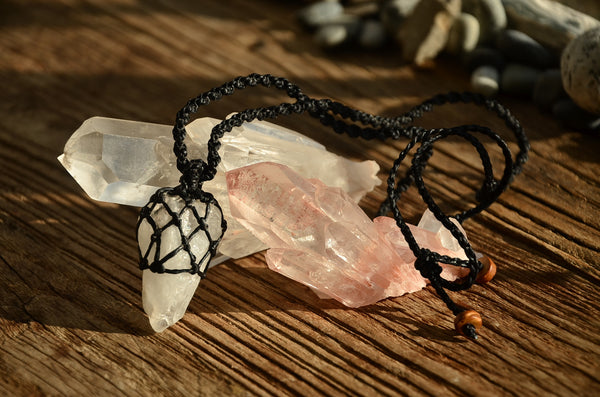 Raw Clear Quartz Crystal Macrame Pendant，   織途  ， Om Ethnic Handicraft , macrame