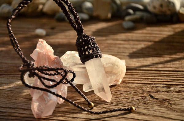 Bohemian Style, Raw Clear Quartz Crystal Macrame Pendant，   織途  ， Om Ethnic Handicraft , macrame