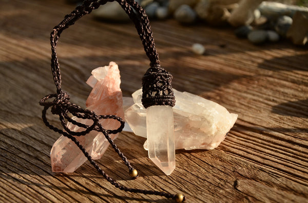 Bohemian Style, Raw Clear Quartz Crystal Macrame Pendant，   織途  ， Om Ethnic Handicraft , macrame