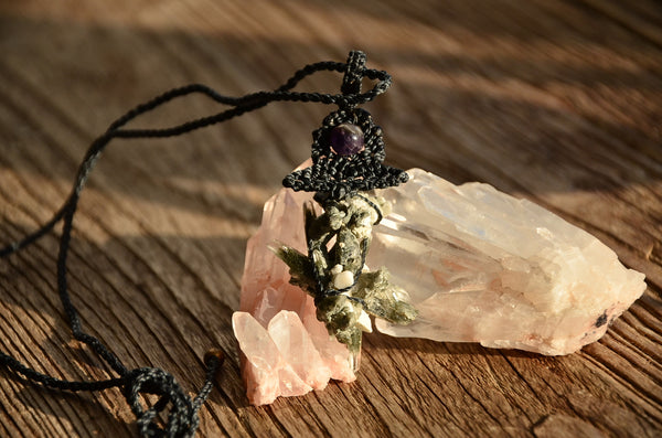 Unique Raw Moss Agate & Amethyst Macrame Pendant，   織途  ， Om Ethnic Handicraft , macrame