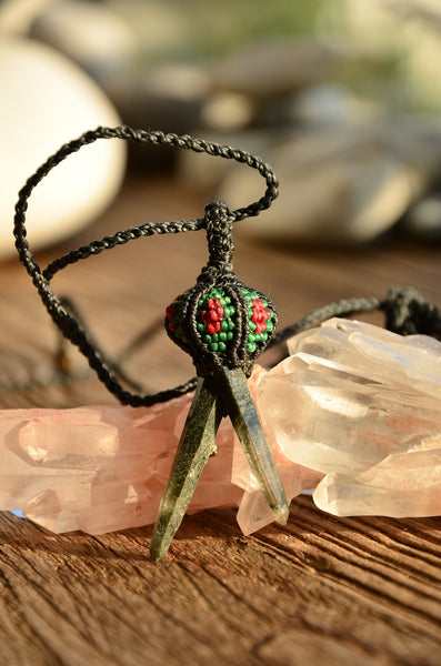 Unique Raw Moss Agate Macrame Pendant，   織途  ， Om Ethnic Handicraft , macrame