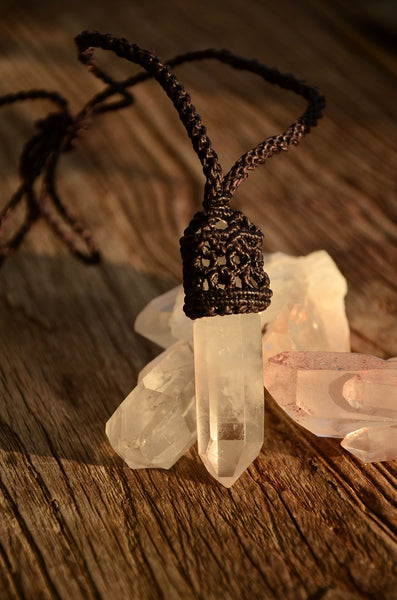 Bohemian Style, Raw Clear Quartz Crystal Macrame Pendant，   織途  ， Om Ethnic Handicraft , macrame