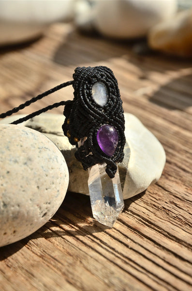 Bohemian Style, Clear Crystal, Moonstone & Amethyst Macrame Pendant，   織途  ， Om Ethnic Handicraft , macrame