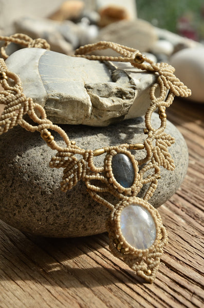 Moonstone Macrame Jewelry，   織途  ， Om Ethnic Handicraft , macrame