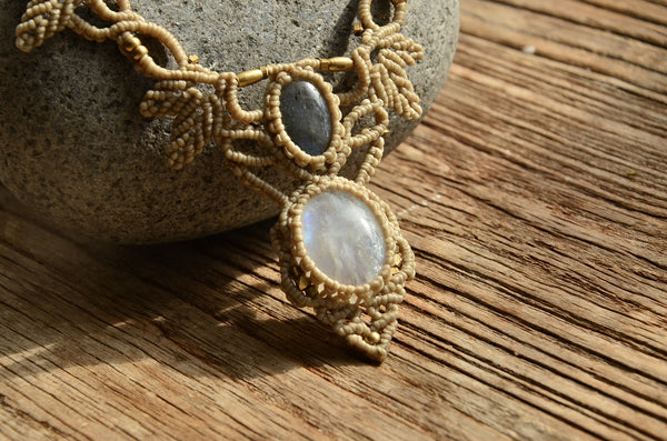 Moonstone Macrame Jewelry，   織途  ， Om Ethnic Handicraft , macrame